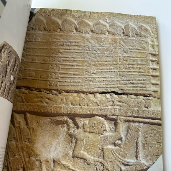 Visit the Louvre Museum Guide Book English Edition Illustrations Complete Plans - Picture 2 of 4